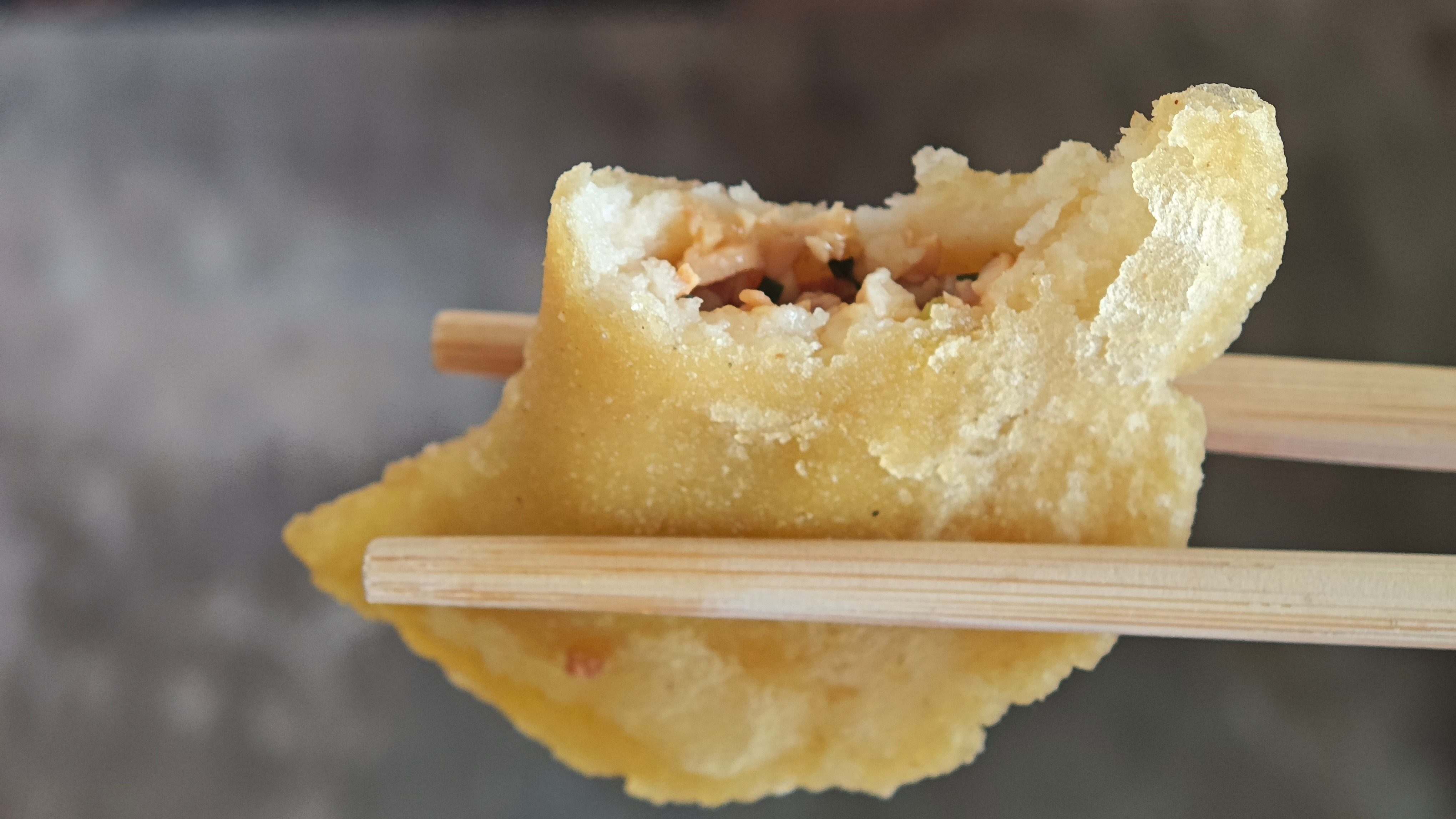 掰开的三河米饺